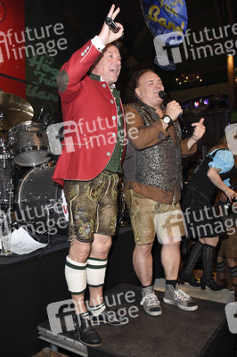In Kufflers Weinzelt auf dem Oktoberfest 2018 in München