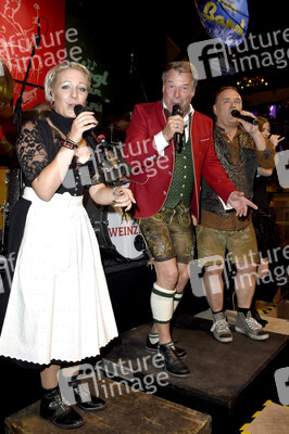 In Kufflers Weinzelt auf dem Oktoberfest 2018 in München