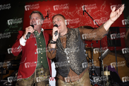 In Kufflers Weinzelt auf dem Oktoberfest 2018 in München