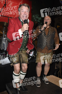 In Kufflers Weinzelt auf dem Oktoberfest 2018 in München
