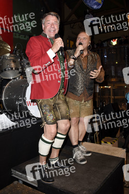 In Kufflers Weinzelt auf dem Oktoberfest 2018 in München