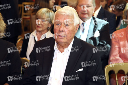 Verleihung des Großen Ehrenzeichens an Karl Spiehs in Wien