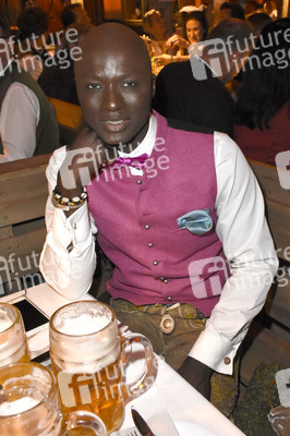 In Käfers Wiesn-Schänke auf dem Oktoberfest 2018 in München