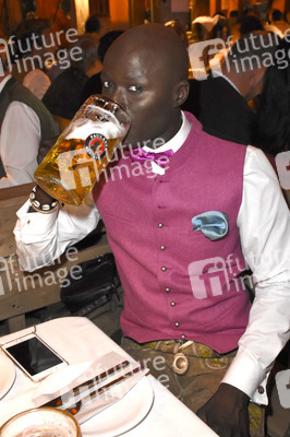 In Käfers Wiesn-Schänke auf dem Oktoberfest 2018 in München