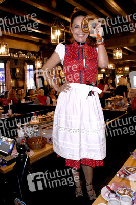 Red Damen Wiesn im Festzelt Zur Bratwurst auf dem Oktoberfest 2018 in München