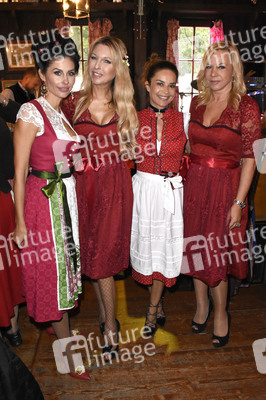 Red Damen Wiesn im Festzelt Zur Bratwurst auf dem Oktoberfest 2018 in München
