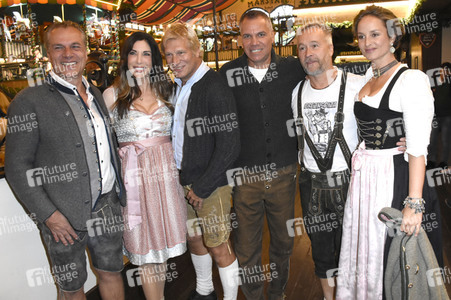 Welt der Wunder Wiesn Treff im Marstall Festzelt auf dem Oktoberfest 2018 in München