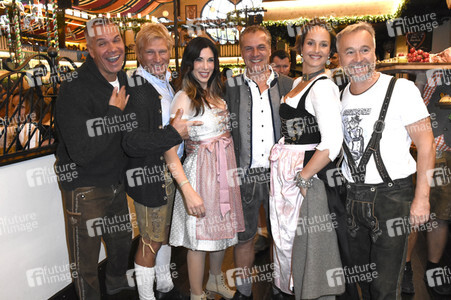 Welt der Wunder Wiesn Treff im Marstall Festzelt auf dem Oktoberfest 2018 in München