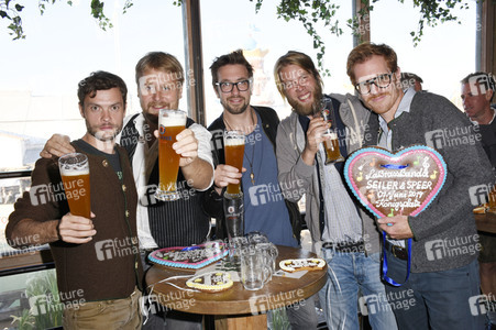 In Kufflers Weinzelt auf dem Oktoberfest 2018 in München