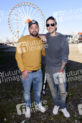 Fototermin mit Seiler und Speer und LaBrassBanda auf dem Oktoberfest 2018 in München