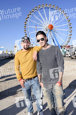 Fototermin mit Seiler und Speer und LaBrassBanda auf dem Oktoberfest 2018 in München