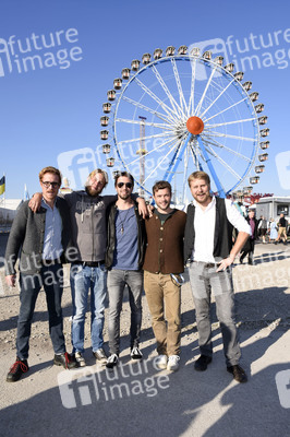 Fototermin mit Seiler und Speer und LaBrassBanda auf dem Oktoberfest 2018 in München