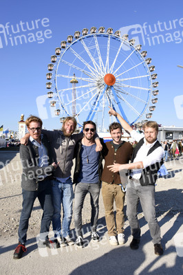 Fototermin mit Seiler und Speer und LaBrassBanda auf dem Oktoberfest 2018 in München