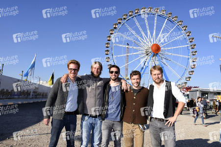 Fototermin mit Seiler und Speer und LaBrassBanda auf dem Oktoberfest 2018 in München