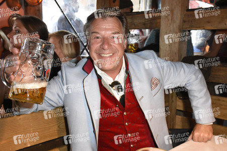 In Käfers Wiesn-Schänke auf dem Oktoberfest 2018 in München