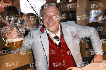 In Käfers Wiesn-Schänke auf dem Oktoberfest 2018 in München