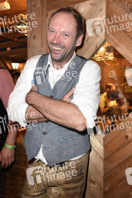 Im Fisch-Bäda Wiesnstadl Festzelt auf dem Oktoberfest 2018 in München