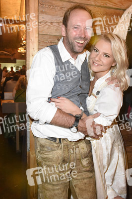 Im Fisch-Bäda Wiesnstadl Festzelt auf dem Oktoberfest 2018 in München