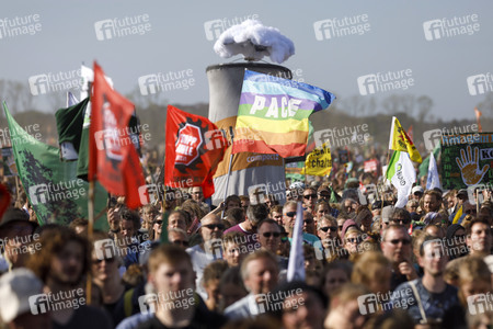 Großdemo 'Wald retten - Kohle stoppen' am Hambacher Wald