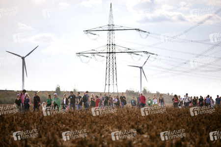 Großdemo 'Wald retten - Kohle stoppen' am Hambacher Wald