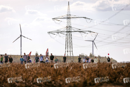 Großdemo 'Wald retten - Kohle stoppen' am Hambacher Wald