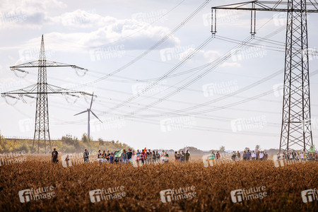 Großdemo 'Wald retten - Kohle stoppen' am Hambacher Wald