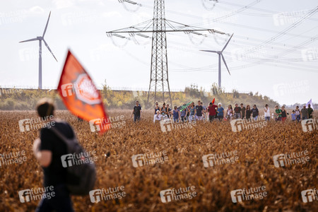 Großdemo 'Wald retten - Kohle stoppen' am Hambacher Wald