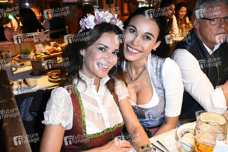 In Käfers Wiesn-Schänke auf dem Oktoberfest 2018 in München