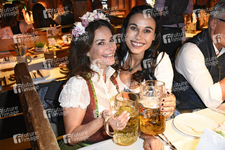 In Käfers Wiesn-Schänke auf dem Oktoberfest 2018 in München