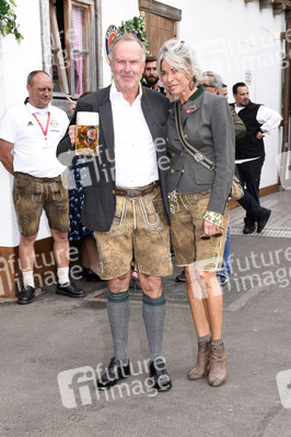 FC Bayern München Wiesnbesuch in Käfers Wiesn-Schänke auf dem Oktoberfest 2018 in München