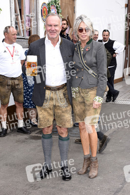 FC Bayern München Wiesnbesuch in Käfers Wiesn-Schänke auf dem Oktoberfest 2018 in München