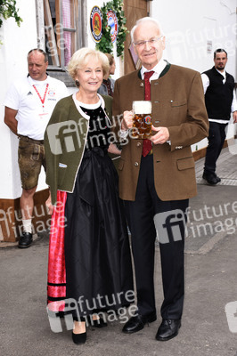 FC Bayern München Wiesnbesuch in Käfers Wiesn-Schänke auf dem Oktoberfest 2018 in München
