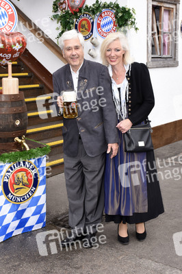 FC Bayern München Wiesnbesuch in Käfers Wiesn-Schänke auf dem Oktoberfest 2018 in München