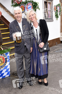 FC Bayern München Wiesnbesuch in Käfers Wiesn-Schänke auf dem Oktoberfest 2018 in München
