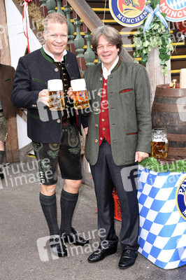 FC Bayern München Wiesnbesuch in Käfers Wiesn-Schänke auf dem Oktoberfest 2018 in München