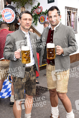 FC Bayern München Wiesnbesuch in Käfers Wiesn-Schänke auf dem Oktoberfest 2018 in München