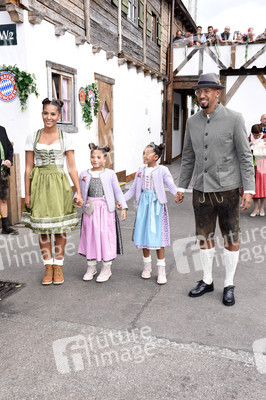 FC Bayern München Wiesnbesuch in Käfers Wiesn-Schänke auf dem Oktoberfest 2018 in München