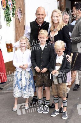FC Bayern München Wiesnbesuch in Käfers Wiesn-Schänke auf dem Oktoberfest 2018 in München