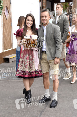 FC Bayern München Wiesnbesuch in Käfers Wiesn-Schänke auf dem Oktoberfest 2018 in München