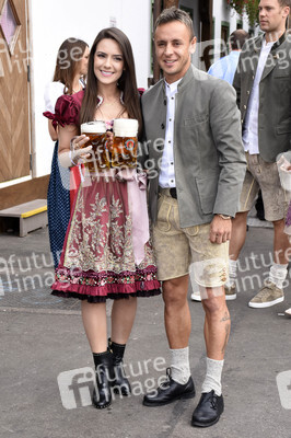 FC Bayern München Wiesnbesuch in Käfers Wiesn-Schänke auf dem Oktoberfest 2018 in München