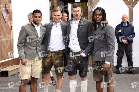FC Bayern München Wiesnbesuch in Käfers Wiesn-Schänke auf dem Oktoberfest 2018 in München