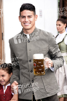 FC Bayern München Wiesnbesuch in Käfers Wiesn-Schänke auf dem Oktoberfest 2018 in München