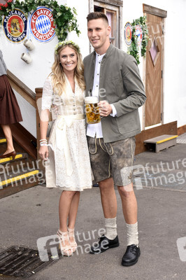 FC Bayern München Wiesnbesuch in Käfers Wiesn-Schänke auf dem Oktoberfest 2018 in München