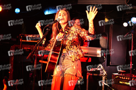 Konzert von Nina Attal in Berlin