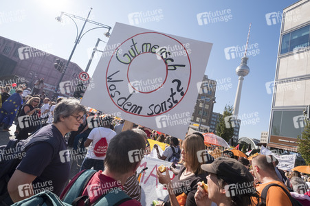 Demonstration 'Unteilbar' in Berlin