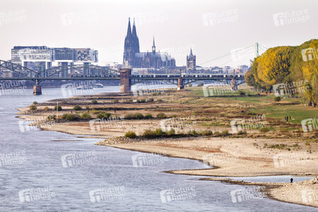 Niedrigwasser im Rhein in Köln