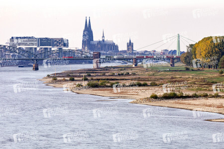 Niedrigwasser im Rhein in Köln