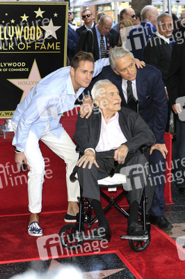 Michael Douglas erhält einen Stern auf dem Hollywood Walk of Fame in Los Angeles