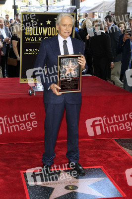 Michael Douglas erhält einen Stern auf dem Hollywood Walk of Fame in Los Angeles