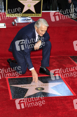 Michael Douglas erhält einen Stern auf dem Hollywood Walk of Fame in Los Angeles